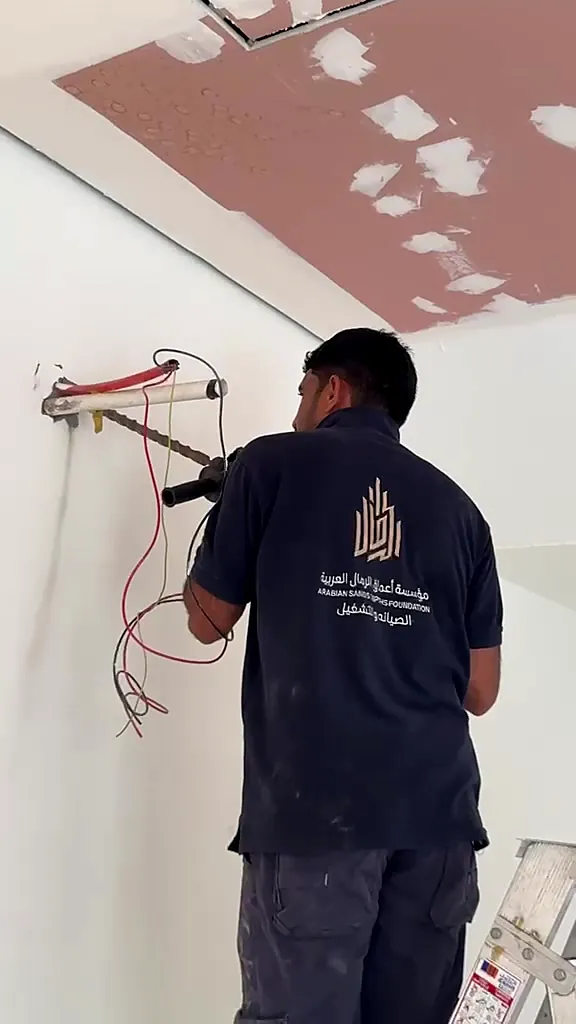 تمديد مواسير نحاس للمكيفات داخل فيلا